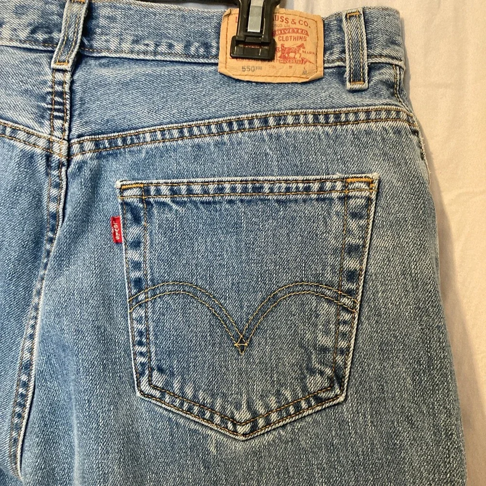 Vintage Levis 550 Classic Relaxed Tapered Jeans Medium Wash Blue Denim 16M y2k
